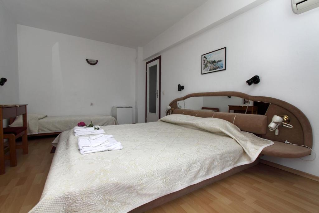 Family Hotel Verona Sozopol Habitación foto