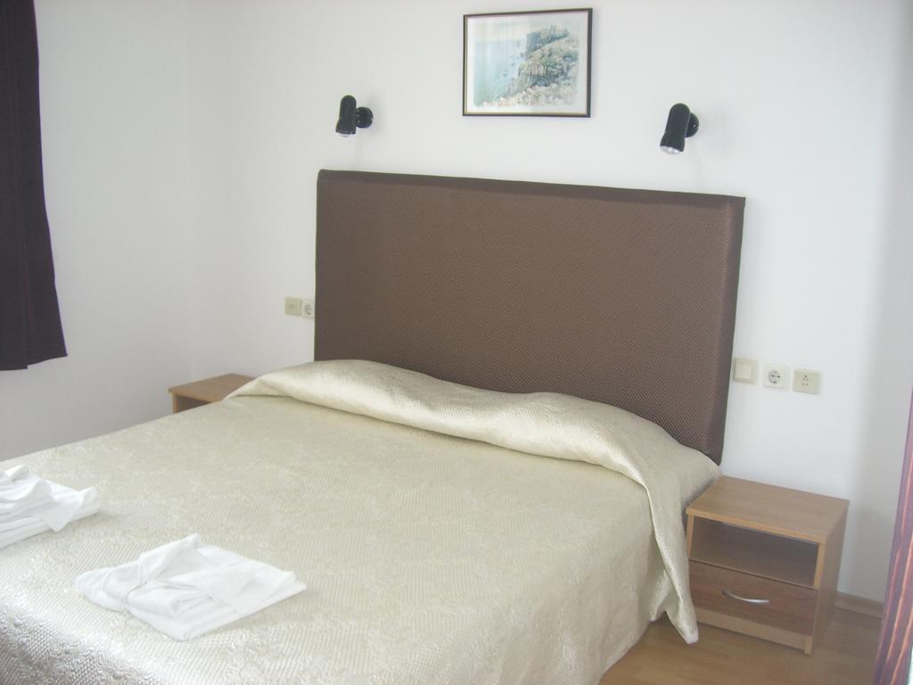 Family Hotel Verona Sozopol Habitación foto